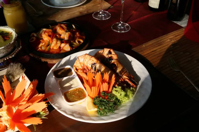 Chang Thong Restaurant - King prawns Grills with 3 flavour sauce